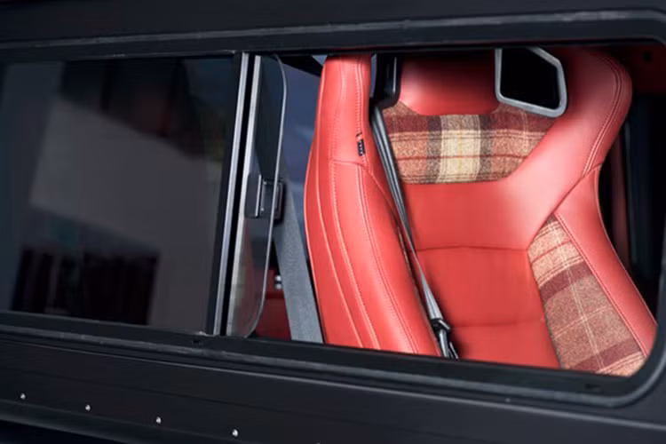 Trong đó, bản 105 Longnose có giá 193.425USD, còn 105 Pick Up có giá rẻ hơn, chỉ 91.090USD.