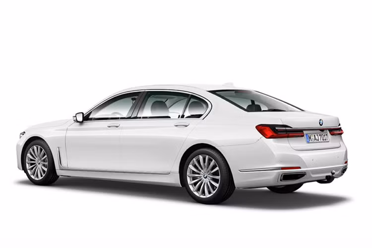 Theo một số nguồn tin, BMW 7-Series 2020 sẽ chính thức trình làng vào tuần sau. Đến triển lãm Ô tô Geneva 2019, mẫu sedan hạng sang cỡ lớn này sẽ lần đầu tiên được ra mắt công chúng như đối thủ trực tiếp của Mercedes-Benz S-Class và Audi A8.