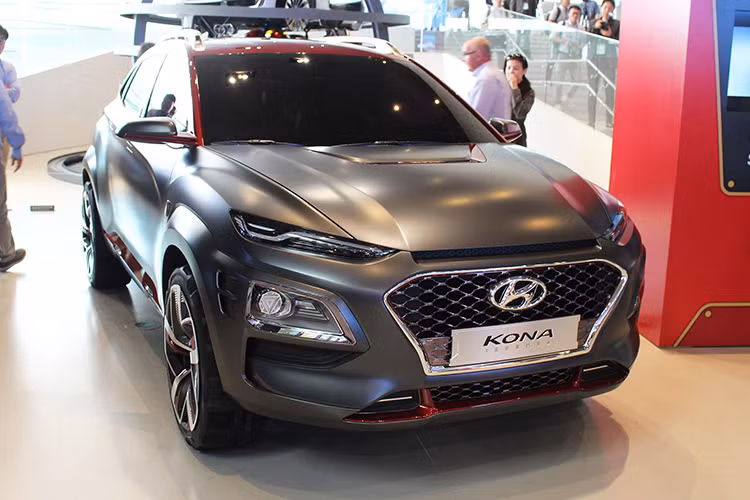 Sau khi ra mắt chính thức tại sự kiện San Diego Comic-Con 2018 vào tháng 7/2018, Hyundai vừa chính thức xác nhận giá bán chiếc crossover Hyundai Kona Iron Man Edition 2019 thiết kế theo phong cách siêu anh hùng người sắt - Tony Stark.