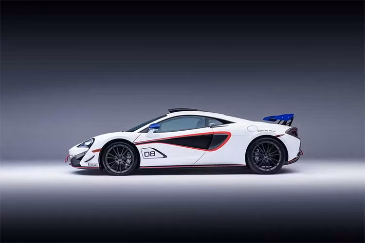 Sản phẩm này của hãng sẽ có tên là McLaren MSO X mới với số lượng sản xuất chỉ dừng lại ở con số 10. Dù được lấy cảm hứng từ những chiếc xe đua 570S GT4, nhưng nó lại là một mẫu xe đường phố thực thụ.