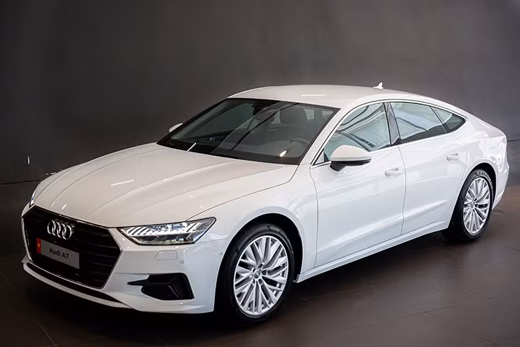 Mẫu coupé 4 cửa được sản xuất tại Đức và hoàn thiện trên dây chuyền lắp ráp tại nhà máy Audi ở Neckarsulm. Như tất cả các mẫu xe Audi tại Việt Nam, Audi A7 Sportback 3.0 TFSI quattro được bảo hành 3 năm không giới hạn km. Hiện giá xe Audi A7 Sportback 2020 tại Việt Nam vẫn chưa được công bố chính thức.