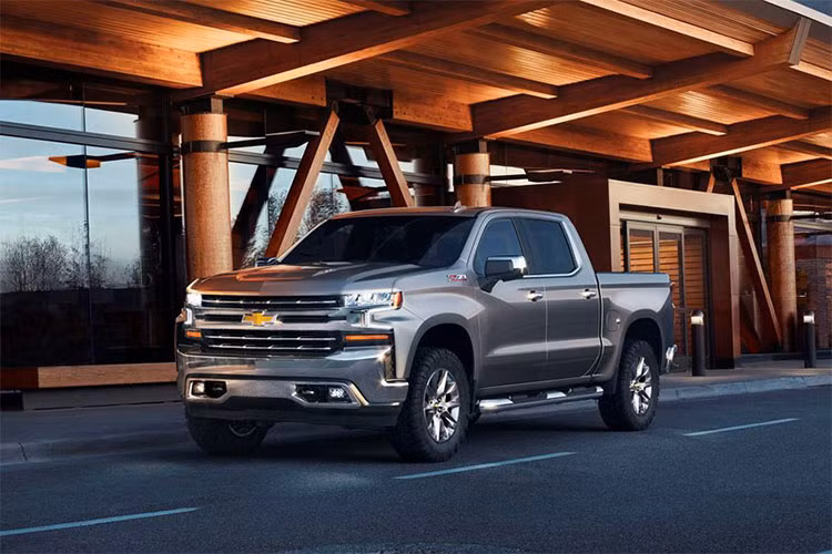 Đối với những khách hàng muốn mua xe bán tải cao cấp, bản LTZ và High Country chính là lựa chọn hợp lý. Hai bản này có thể dùng động cơ V8, dung tích 5,3 lít, diesel V6, dung tích 3.0 lít hoặc V8, dung tích 6,2 lít với công suất tối đa 420 mã lực cùng mô-men xoắn cực đại 623 Nm.