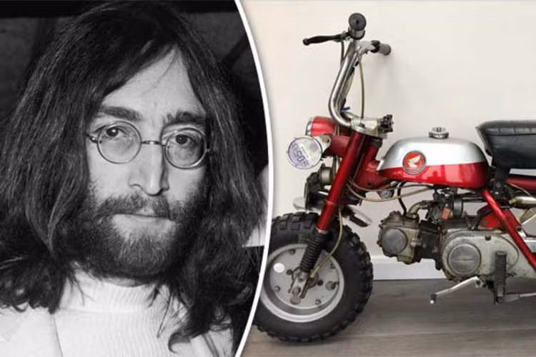 John Lennon, thủ lĩnh của ban nhạc huyền thoại The Beatles, dù không phải một dân chơi xe khét tiếng thưở đó, nhưng chiếc xe máy Honda Monkey (xe khỉ) của ông được định giá gấp 100 lần so với giá gốc khi lên nó sắp được lên sàn đấu giá vào tháng 3/2018 tới đây.