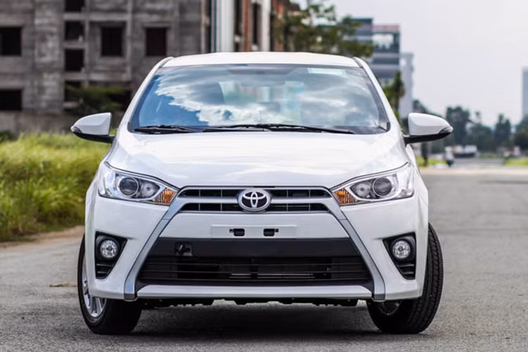  Thiết kế đầy phong cách giúp Yaris mới thật khác biệt với các mẫu xe khác và thể hiện cá tính của người sở hữu. Trên phiên bản mới này, không có nhiều thay đổi về ngoại thất. Xe vẫnn sở hữu lưới tản nhiệt hình thang cân đối ở đầu xe gây ấn tượng ngay từ cái nhìn đầu tiên.