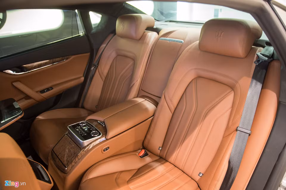 Maserati Quattroporte GranLusso có đủ công nghệ an toàn cơ bản, và nhiều công nghệ an toàn nâng cao như cảnh báo điểm mù, cảnh báo va chạm, tự động phanh khi phát hiện vật cản, cảnh báo làn đường và camera 360 độ. Vi sai chống trượt và khởi hành ngang dốc trang bị tiêu chuẩn.