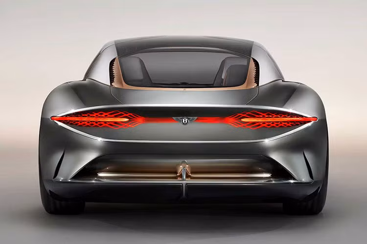 Điều đó phần nào cho thấy khách hàng "khát" xe Bentley cá nhân hóa đến thế nào. Ngay cả những đối thủ "đồng hương" của Bentley như Rolls-Royce và McLaren hiện cũng đầu tư nguồn lực để tạo ra những mẫu xe siêu cao cấp để phục vụ giới siêu giàu. Bản thân những mẫu xe này cũng mang về lợi nhuận cao cho nhà sản xuất.