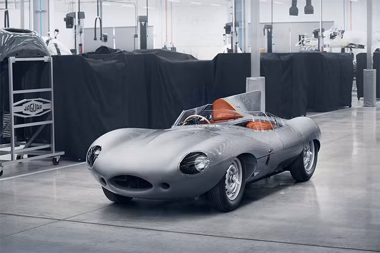 Hiện thương hiệu Jaguar vãn chưa công bố giá bán của các phiên bản xe cổ này nhưng hoàn toàn nhận các yêu cầu đặc biệt từ khách hàng.