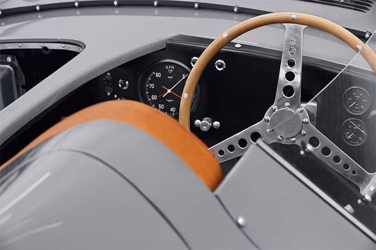 Theo ông Kev Riches, Giám đốc Kỹ thuật của Trung tâm Xe cổ Jaguar chia sẻ: “Chúng tôi đã vô cùng phấn khích khi tái hiện lại bộ 9 chiếc XKSS có nguồn gốc từ dòng xe D-type bởi thách thức về kỹ thuật còn khó hơn cả dự án tái tạo 6 chiếc E-type siêu nhẹ".