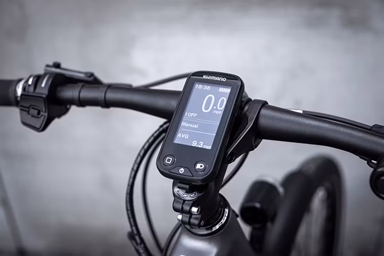 Mẫu xe đạp Triumph Trekker GT với công năng chủ yếu để sử dụng trong thành phố đông đúc. Vì thế, mẫu xe đạp này khá cơ bản khi chỉ sở hữu phuộc trước Rockshox Paragon mà không có giảm xóc ở bánh sau.