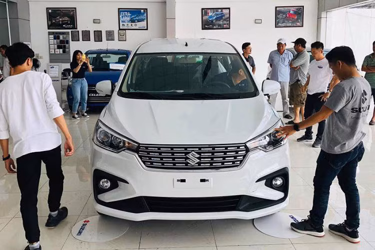 Bên cạnh sự tăng trưởng của các mẫu xe ôtô ở top bán chạy nhờ những chính sách giảm thuế, phí... vẫn còn những mẫu xe có doanh số rất ì ạch thậm chí "ế bền vững". Theo báo cáo bán hàng của Hiệp hội các nhà sản xuất ôtô Việt Nam (VAMA) và TC MOTOR, danh sách top ôtô ế nhất tháng 11/2020 vẫn gọi tên những thương hiệu Nhật Bản và Mỹ.