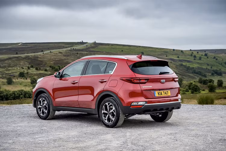 Ngoài ra, nhân kỷ niệm 25 năm ra đời dòng xe Sportage, Kia còn tung ra một phiên bản đặc biệt mang tên "Edition 25". Về kích thước tổng thể của phiên bản mới này không thay đổi nhiều so với thế hệ cũ, nhưng nó được làm mới khá nhiều ở các chi tiết cũng như tính năng và vận hành...