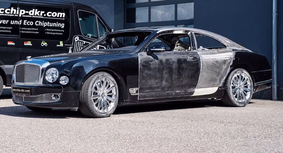 Tin đồn về chiếc siêu xe sang Bentley Mulsanne Coupe xuất hiện nhiều năm nay nhưng chưa thành hiện thực. Hãng xe sang Anh quốc - Bentley cũng không có ý định sản xuất thêm một phiên bản hai cửa của chiếc xe sang này trong tương lai gần.