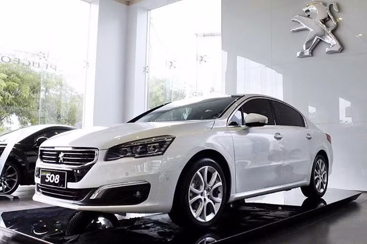 Với thương hiệu Peugeot chương trình ưu đãi bao gồm: Ưu đãi giá đặc biệt và Quà tặng là thẻ Accor với các dịch vụ đẳng cấp, sang trọng tại hệ thống nhà hàng, khách sạn và resort cao cấp. Trong đó, 3008 và 508 là 2 mẫu xe có ưu đãi cao nhất tới 70 triệu đồng.