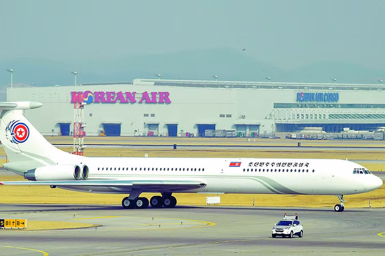 Theo hãng tin KBS, có thể ông Kim Jong-un sẽ dùng máy bay của nguyên thủ Triều Tiên, Il-62M Chammae-1. Chuyên cơ Chammae-1 của nhà lãnh đạo Triều Tiên Kim Jong-un từng có chuyến bay từ Bình Nhưỡng đến thủ đô Hà Nội vào tháng 12/2018.