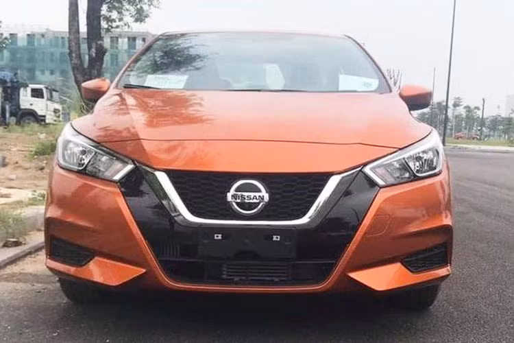Giá xe Nissan Almera 2021 chưa được công bố nhưng phiên bản tầm trung được dự đoán dao động từ 500-540 triệu đồng. Almera bản tiêu chuẩn số sàn có giá dưới 500 triệu đồng. Nếu các thông tin này là đúng thì Nissan Almera 2021 sẽ cao hơn Mitsubishi Attrage, Kia Soluto, Hyundai Accent và trong tầm giá Honda City bản G tiêu chuẩn, Toyota Vios bản 1.5E.