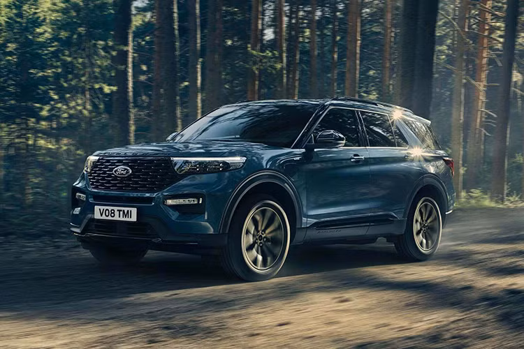 Vào hồi tháng 4 năm ngoái, hãng xe Ford của Mỹ đã công bố kế hoạch giới thiệu phiên bản tiết kiệm xăng PHEV của dòng SUV cỡ lớn Explorer tại thị trường châu Âu. Mãi đến nay, sau 1 năm, Ford Explorer PHEV 2020 mới cập bến đại lý ở thị trường châu Âu.