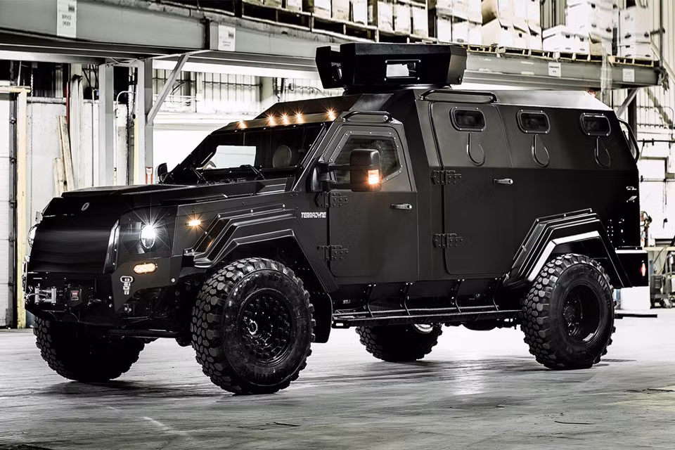 Terradyne là hãng chuyên cung cấp xe đặc chủng cho các cơ quan thực thi pháp luật trên khắp thế giới, nổi bật nhất là dòng xe Gurkha. Không phải là xe bọc thép hạng nặng nhưng Gurkha vẫn sở hữu đầy đủ các tính năng đặc chủng cơ bản như lốp run-flat, tời kéo, cửa sổ lưới, camera tầm nhiệt và hệ thống chống cháy cho động cơ, khoang nội thất. Cung cấp sức mạnh cho xe là động cơ diesel tăng áp V8 6.7L.