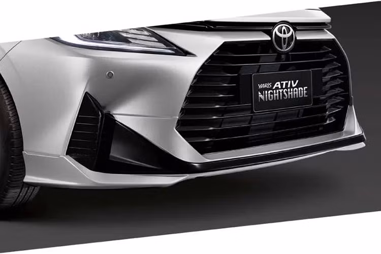 Các trang bị nổi bật trên Toyota Vios Nightshade 2024 mới có thể kể đến như: đèn chiếu sáng full LED, la-zăng hợp kim 16 inch, chìa khóa thông minh, khởi động nút bấm, điều hòa tự động có cửa gió sau,...