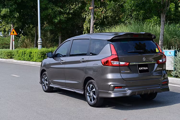Mua xe 7 cho cho gia dinh, kho co the bo qua Suzuki Ertiga-Hinh-2