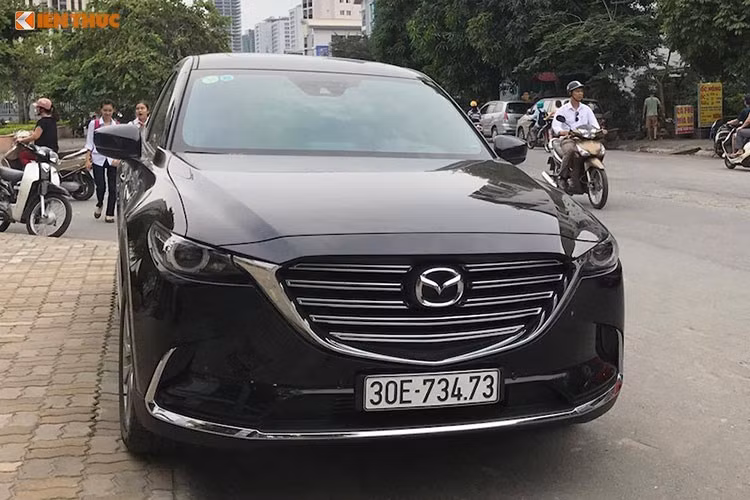 Ngoài ra, Quyết định số số 942/QĐ-BTC của Bộ Tài chính còn hé lộ giá tính lệ phí trước bạ của mẫu crossover 7 chỗ Mazda CX-9 thế hệ mới. Theo đó, Mazda CX-9 2017 có giá tính lệ phí trước bạ là 2,05 tỷ Đồng tại Việt Nam. Tương tự CX-3, Mazda CX-9 2017 cũng là xe nhập khẩu nguyên chiếc nhưng chưa được phân phối tại Việt Nam.