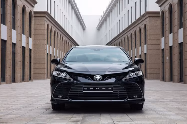 Toyota Camry chiem gan 64% thi phan phan khuc sedan co D