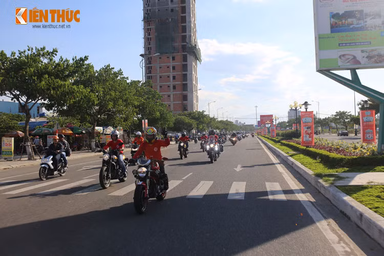 Đại hội môtô 3 miền năm nay quy tụ khoảng hơn 600 môtô PKL đến từ hơn 60 Clb, hội nhóm chơi xe trên cả nước. Chương trình sẽ diễn ra đến hết ngày hôm nay 30/6/2015.