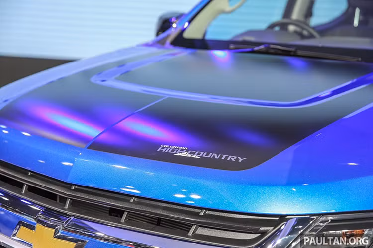 Phiên bản đặc biệt này được phát triển dựa trên Chevrolet Colorado nâng cấp đã từng lần đầu tiên ra mắt thị trường Thái Lan vào hồi tháng 4/2016. Đúng như tên gọi, phiên bản đặc biệt này được phát triển dựa trên mẫu bán tải Chevrolet Colorado 2017 bản High Country.