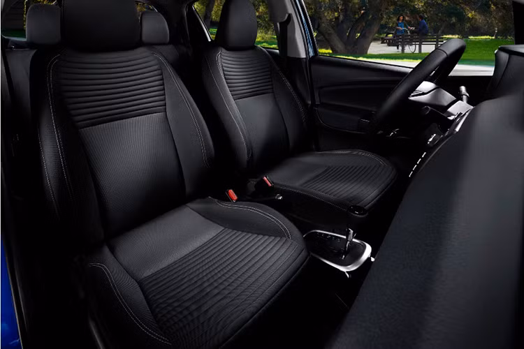 Dự kiến Yaris 2018 sẽ sử dụng động cơ 1.5 L cho công suất 106 mã lực. Đi cùng với nó là hệ dẫn động cầu trước và hộp số sàn 5 cấp (hoặc số tự động 4 cấp). Mọi phiên bản của Yaris đều được trang bị Hệ thống phòng tránh va chạm với chức năng Cảnh báo rời làn đường và đèn pha tự động, hệ thống cảnh báo...