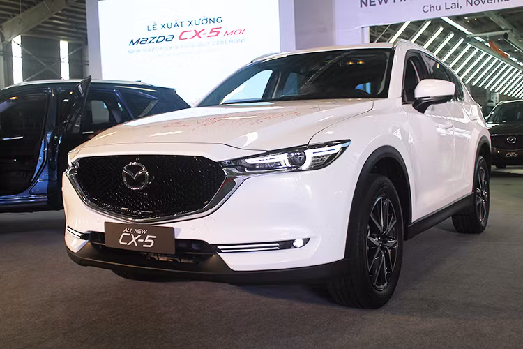 Tại thị trường Việt Nam, Mazda CX-5 mới được Thaco phân phối và lắp ráp gồm 8 màu sắc, ba phiên bản lựa chọn: Mazda CX-5 2.0L 2WD, Mazda CX-5 2.5L 2WD và Mazda CX-5 2.5L AWD với mức giá lần lượt là 879 triệu đồng, 939 triệu đồng và 989 triệu đồng. Riêng giá bản 2.0 2WD sẽ được giảm còn 859 triệu kể từ 1/1/2018.