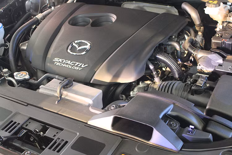Nằm trong chuỗi sản phẩm công nghệ mới, Mazda CX-5 là mẫu xe thứ 3 của Mazda sau Mazda6 và Mazda3 được trang bị hệ thống GVC nâng cao sự ổn định thân xe, mang đến sự thoải mái toàn diện cho người sử dụng. Bên cạnh các trang bị cảnh báo điểm mù, cảnh báo phương tiện cắt ngang khi lùi, cảnh báo làn đường, hệ thống hỗ trợ giữ làn đường,...