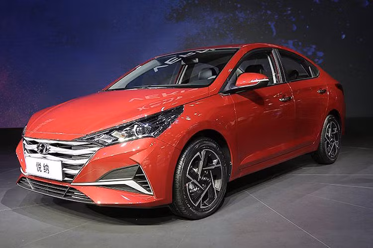Vào hồi cuối tháng 7 năm nay, những hình ảnh đầu tiên của Hyundai Accent 2020 mới dành cho thị trường Trung Quốc đã bị rò rỉ trên mạng xã hội. Đến nay, mẫu sedan cỡ B này đã chính thức trình làng trong triển lãm Ô tô Thành Đô 2019 hiện đang diễn ra ở Trung Quốc.