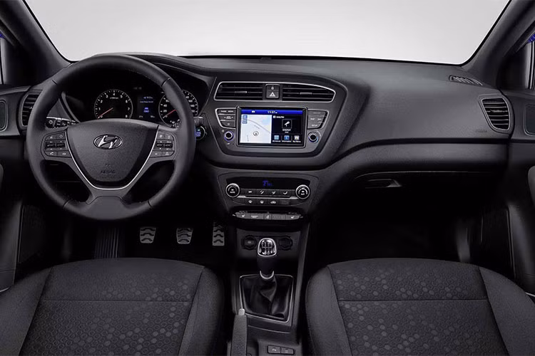 CBên cạnh ngoại thất, công nghệ là một trong những tập trung lớn mà các kỹ sư dành cho Hyundai i20 thế hệ mới, xe được cung cấp màn hình cảm ứng trung tâm kích thước 7 inch mới hỗ trợ kết nối Apple CarPlay và Android Auto - lần đầu tiên được cung cấp trên i20.