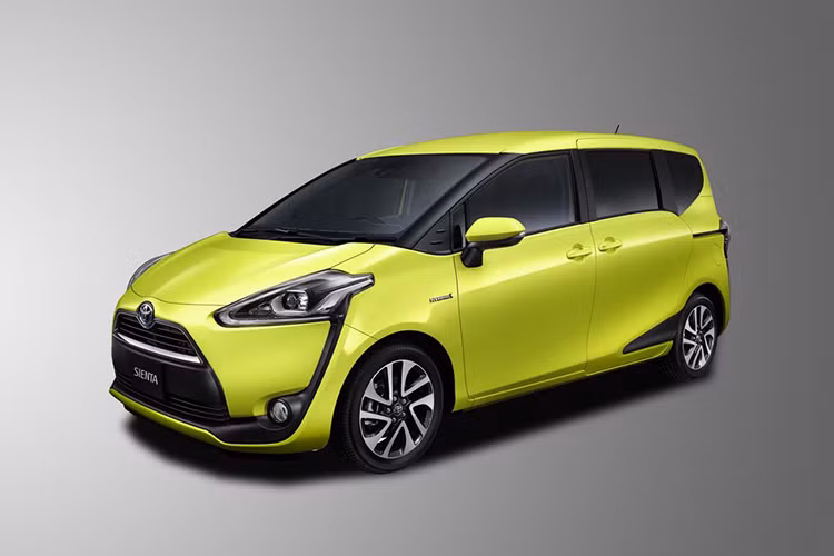 Xe giữ nguyên trang bị động cơ như thế hệ trước đó. Cụ thể, xe vẫn sử dụng khối động cơ 4 xy-lanh 1.5L máy xăng, cho ra công suất tối đa 108 mã lực và mô-men xoắn cực đại 140 Nm. Đi kèm với đó còn là hộp số tự động CVT. Giá Toyota Sienta 2020 tại Thái Lan tương ứng với 765.000 Baht (khoảng 580 triệu đồng) và 875.000 Baht (khoảng 660 triệu đồng).