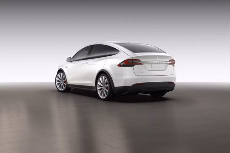 Đi kèm với nó là bộ pin 90 kWh với phạm vi hoạt động "cực khùng", lên đến 386 km cho mỗi lần sạc.