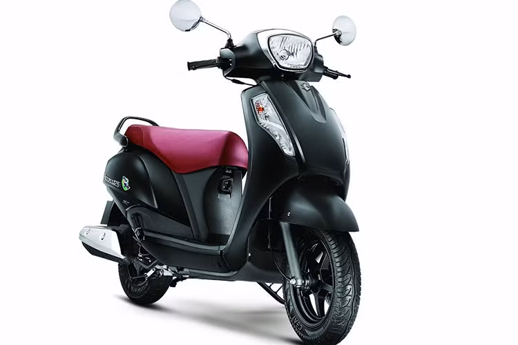 Động cơ xe là loại xy lanh đơn, dung tích 125cc, làm mát bằng gió, sản sinh công suất 8,5 mã lực tại tua máy 7.000 vòng/phút và mômen xoắn cực đại 10,2 Nm tại tua máy 5.000 vòng/phút. Đi kèm là hộp số CVT vô cấp. Cung cấp nhiên liệu cho xe là bình xăng dung tích 5,6 lít, với mức tiêu thụ nhiên liệu công bố ở mức 1,6 lít xăng cho 100 km đường.