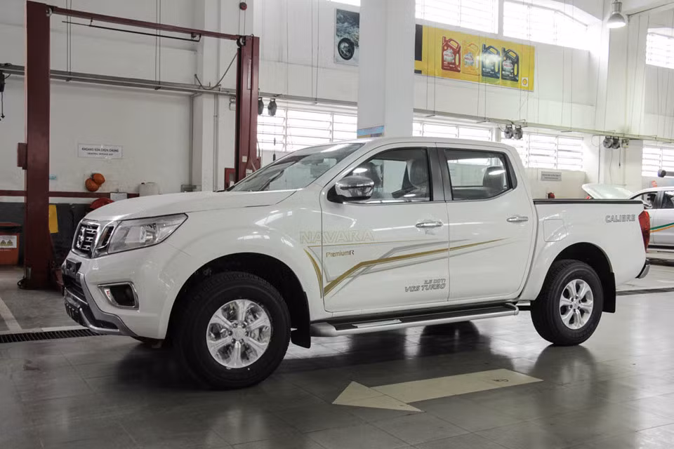 Mẫu xe bán tải của Nissan về với 6 phiên bản: E, EL, SL, VL, Premium EL, Premium VL. Các trang bị trên xe vẫn giữ nguyên so với phiên bản trước, mức giá đưa ra tùy thuộc vào chiết khấu của từng đại lý nhưng nhìn chung vẫn giữ nguyên so với giá của phiên bản 2017.