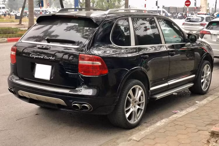 Theo người chơi Porsche Cayenne trên cộng đồng xe, đây là một chiếc SUV hạng sang đáng tiền dù đã trải qua hơn một thập kỷ. Nhiều người đã từng sử dụng qua dòng xe này cho biết cỗ máy 3.6 lít thực tế không tiêu tốn quá nhiều nhiên liệu. Động cơ của Porsche nổi tiếng bền bỉ nếu được chăm sóc và bảo dưỡng đúng cách.