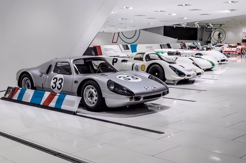 Trong buổi triển lãm đặc biệt này, hãng siêu xe Porsche đã mang đến những câu chuyện, những cột mốc mà họ đã đi qua trong suốt quá trình định hình và định hướng phát triển những mẫu xe thể thao từ năm 1948 cho đến ngày nay, đánh dấu những bước tiến trong suốt bảy thập niên qua.