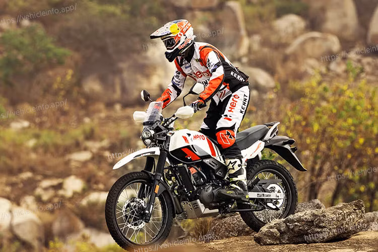 Mức giá xe Xpulse 200 Dakar Edition tại thị trường Ấn Độ niêm yết là 167.000 rupee (tương đương khoảng 50 triệu đồng) khi quy đổi ra tiền Việt theo tỷ giá hiện tại.