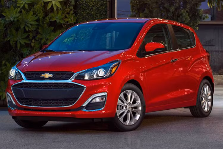 Theo kế hoạch, Chevrolet Spark 2019 sẽ bán ra tại Mỹ vào nửa cuối năm 2018, giá bán công bố cùng thời điểm. Trong khi đó, Spark 2018 giá từ 13.000 USD. Chevrolet Spark nằm cùng phân khúc với Kia Morning.