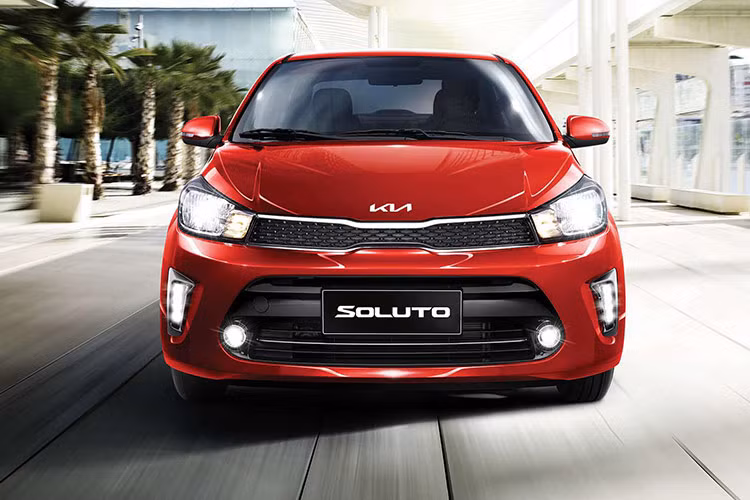 Có lẽ sự chậm tiến khiến KIA Soluto dù sở hữu lợi thế về giá bán khi rẻ gần nhất nhóm (từ 389 triệu đồng) nhưng doanh số lại khá lẹt đẹt, thậm chí đứng cuối đội và không ít lần bị gọi tên vào top bán ít nhất thị trường. Kết thúc 8 tháng của năm 2024, chỉ có 243 chiếc Soluto được bàn giao tới khách hàng Việt.