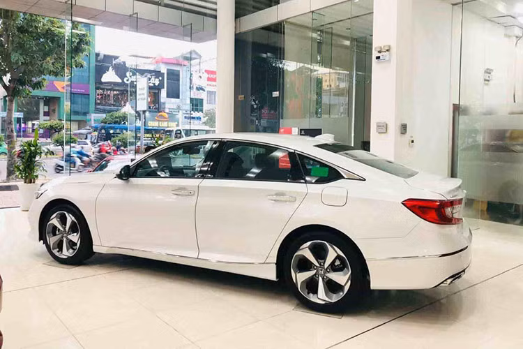 Đáng chú ý, trong tháng 8/2024, dù hãng giảm giá bán tới 220 triệu đồng nhưng chỉ có 3 chiếc Accord được khách Việt lựa chọn, trở thành mẫu xe sở hữu doanh số thấp nhất thị trường.
