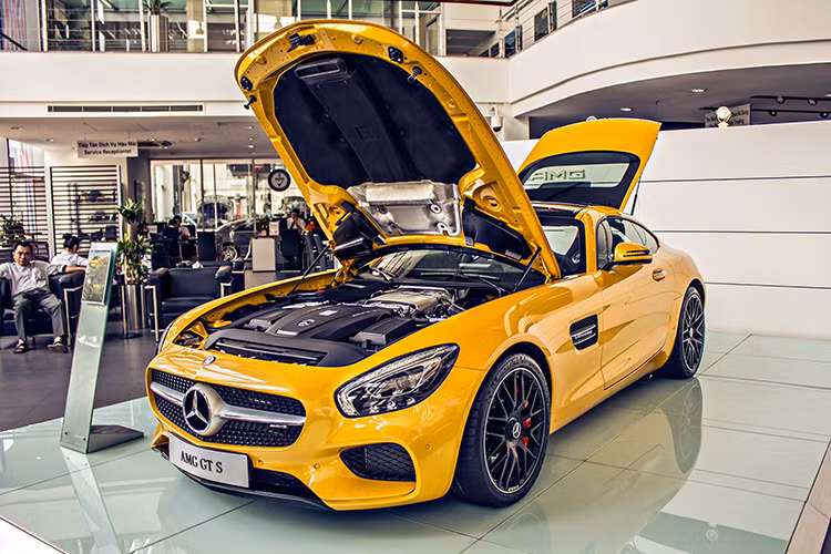 AMG GT là một sản phẩm thực sự quan trọng đối với Mercedes vì nó đánh dấu sự khởi đầu cho kỷ nguyên mới của dòng xe tính năng vận hành cao đến từ hãng xe Đức. Đến thị trường Việt Nam từ đầu năm 2015, chiếc xế thể thao này hiện có giá bán từ 9,149 tỷ đồng (mức giá áp dụng cho thuế TTĐB kể từ sau 1/7/2016).