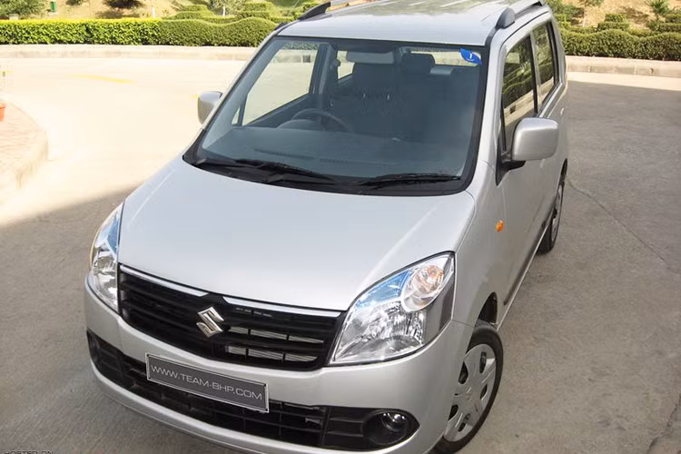 Xe sử dụng động cơ xăng, có dung tích xi lanh 970cc đời cũ, đời Suzuki Maruti Wagon R sở hữu động cơ kiểu cấp liệu MPI trục cam kép DOHC, hộp số sàn 5 cấp, dẫn động cầu trước, dung tích 1 lít, 3 xi lanh. Xe có công suất 68 mã lực, mô men xoắn cực đại 90 Nm.