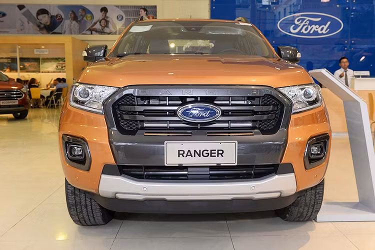 Ông vua bán tải Ford Ranger tiếp tục vị trí ở Top 5. Trong tháng 11, mẫu xe này đạt doanh số 1.291 xe, giảm 165 xe so với tháng 10, nhưng vẫn tiếp tục ở vị trí thứ 5. Mitsubishi Triton mới có nâng cấp đáng kể ở phiên bản cao cấp nhất, nhưng để đe dọa vị trí của Ranger có lẽ cần nhiều thời gian.