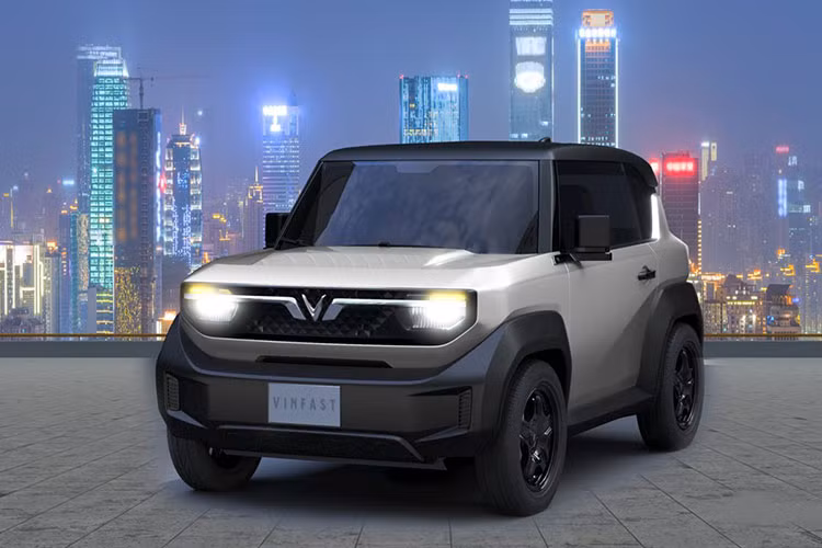Ngoài bộ mâm xe khá lớn so với phân khúc xe điện cỡ nhỏ, VinFast VF3 tại Việt Nam còn có đèn pha và gương chiếu hậu vuông vức. Trên đầu xe và phía sau đều có logo chữ V hình cánh chim cách điệu đặc trưng của thương hiệu VinFast. Theo đánh giá của nhiều người, VF3 sở hữu ngoại hình khá giống Suzuki Jimny của Nhật Bản hay Baojun Yep của Trung Quốc (tuy nhiên đây chỉ là những hình ảnh phác thảo đầu tiên).