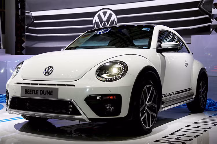 Tại Việt Nam, Volkswagen Việt Nam là nhà phân phối chính thức các mẫu xe Volkswagen với hệ thống Đại lý và Trạm sửa chữa bảo dưỡng trên toàn quốc, bao gồm tại Hà Nội, Vinh, Buôn Ma Thuột, Nha Trang và Sài Gòn. Dự kiến, trong năm nay sẽ có thêm 6 Đại lý ở Hà Nội, Hải Phòng, Đà Nẵng, TP.HCM, Bình Dương và Đồng Nai đi vào hoạt động.