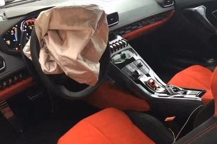 Sieu xe Lamborghini Huracan nam tren bai rac-Hinh-2