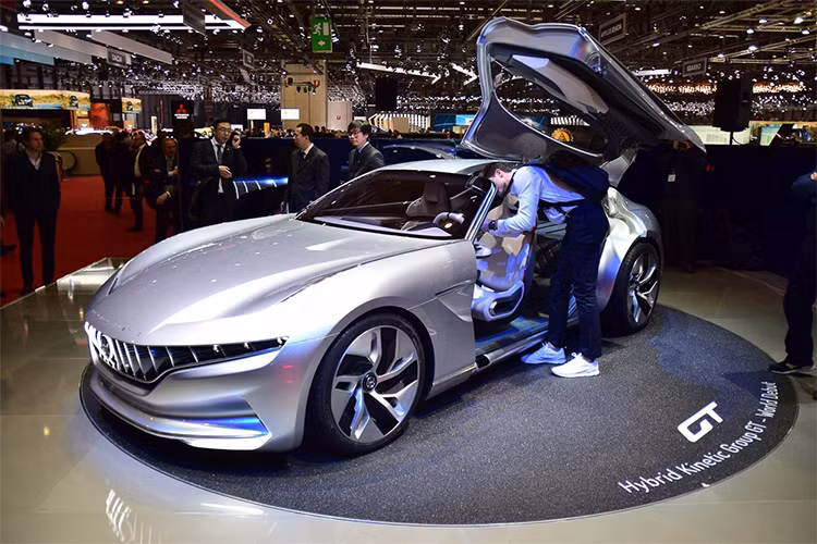Pininfarina hiện là một trong những studio thiết kế được nhiều người Việt Nam quan tâm nhất. Bởi đây là nhà thiết kế sẽ hợp tác với hãng xe ôtô Vinfast, hứa hẹn sẽ tạo ra những chiếc xe Việt đầu tiên trong tương lai.