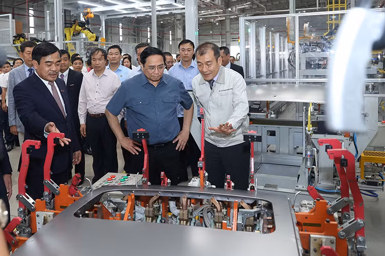 Tổ hợp sản xuất, lắp ráp ôtô, dịch vụ logistics Huyndai Thành Công có tổng mức đầu tư hơn 12.289 tỷ đồng, công suất sản xuất, lắp ráp 195.000 xe/năm. Đến nay, tổng vốn thực hiện của dự án đạt hơn 9.600 tỷ đồng; đã hoàn thành và đưa vào hoạt động 7/8 dự án. Riêng dự án Nhà máy sản xuất ôtô HTMV số 2 đã xây dựng xong, đang vận hành chạy thử và tổ chức khánh thành vào ngày 15/11/2022 vừa qua.